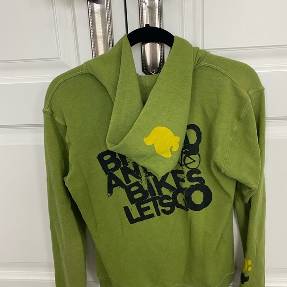 Free city zip up hoodie in size small - Picture 4 of 5